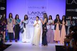 Model walk for Vaishali S Show at LFW 2014 Day 1 in Grand Hyatt, Mumbai on 12th March 2014 (151)_53218051c7b37.JPG