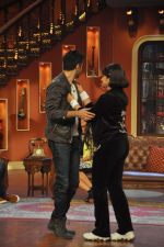 Harman Baweja on the sets of Comedy Nights with Kapil in Mumbai on 14th March 2014 (88)_53242f4a9e5c0.JPG