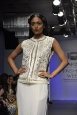 Model walk for Arman and Aiman Show at LFW 2014 Day 3 in Grand Hyatt, Mumbai on 14th March 2014 (23)_53242e8579c30.JPG