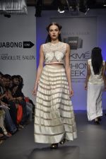 Model walk for Arman and Aiman Show at LFW 2014 Day 3 in Grand Hyatt, Mumbai on 14th March 2014 (27)_53242e87a0d63.JPG
