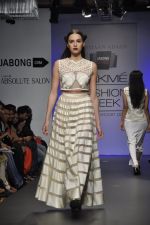 Model walk for Arman and Aiman Show at LFW 2014 Day 3 in Grand Hyatt, Mumbai on 14th March 2014 (28)_53242e882ede9.JPG