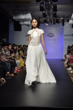 Model walk for Arman and Aiman Show at LFW 2014 Day 3 in Grand Hyatt, Mumbai on 14th March 2014 (3)_53242e77778b3.JPG