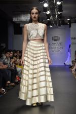 Model walk for Arman and Aiman Show at LFW 2014 Day 3 in Grand Hyatt, Mumbai on 14th March 2014 (35)_53242e8bea258.JPG
