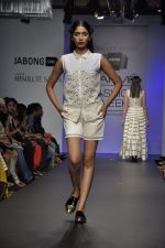 Model walk for Arman and Aiman Show at LFW 2014 Day 3 in Grand Hyatt, Mumbai on 14th March 2014 (39)_53242e8de0404.JPG