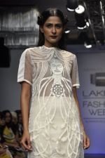 Model walk for Arman and Aiman Show at LFW 2014 Day 3 in Grand Hyatt, Mumbai on 14th March 2014 (53)_53242e936b929.JPG