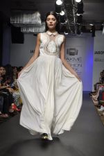 Model walk for Arman and Aiman Show at LFW 2014 Day 3 in Grand Hyatt, Mumbai on 14th March 2014 (74)_53242e9bb148b.JPG