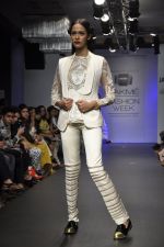 Model walk for Arman and Aiman Show at LFW 2014 Day 3 in Grand Hyatt, Mumbai on 14th March 2014 (87)_53242ea0a8566.JPG