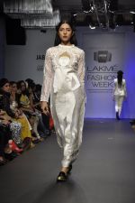 Model walk for Arman and Aiman Show at LFW 2014 Day 3 in Grand Hyatt, Mumbai on 14th March 2014 (92)_53242ea2bc850.JPG