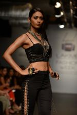 Model walk for Kresha Show at LFW 2014 Day 3 in Grand Hyatt, Mumbai on 14th March 2014 (12)_53243ce165007.JPG