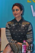 Kareena Kapoor at Rujuta Diwekar_s book launch in Mumbai on 15th March 2014 (18)_532515907081d.JPG