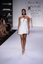 Model walk for Zhen and Mossi Show at LFW 2014 Day 4 in Grand Hyatt, Mumbai on 15th March 2014 (27)_532512954b11a.JPG
