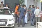 Abhishek Bachchan arrive from Delhi post Holi celebrations in Mumbai on 18th March 2014 (12)_532923c631c7e.JPG