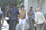Amitabh Bachchan arrive from Delhi post Holi celebrations in Mumbai on 18th March 2014 (7)_532923efcfca9.JPG