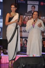 Sonam Kapoor, Anup Jalota at the launch of Kuch Dil Ne Kaha Ghazal Album in Mumbai on 18th March 2014 (27)_5329242184f22.JPG