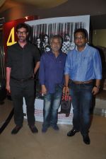 Rajat Kapoor, Sanjay Mishra at Aankhon Dekhi premiere in PVR, Mumbai on 20th March 2014 (3)_532c2d9ef0351.JPG