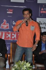 Salman Khan at CNN IBN Veer event in Lalit Hotel, Mumbai on 23rd March 2014 (22)_53301e0c9b8bc.JPG