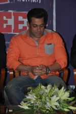 Salman Khan at CNN IBN Veer event in Lalit Hotel, Mumbai on 23rd March 2014 (29)_53301e0f01807.JPG