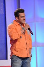 Salman Khan at CNN IBN Veer event in Lalit Hotel, Mumbai on 23rd March 2014 (83)_53301e19e80b9.JPG