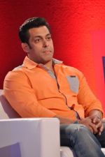 Salman Khan at CNN IBN Veer event in Lalit Hotel, Mumbai on 23rd March 2014 (86)_53301e1a9bcfc.JPG