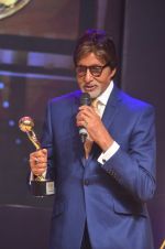 Amitabh Bachchan at Times Now NRI Awards in Mumbai on 24th March 2014 (41)_53316c16ab2da.JPG