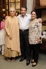 Kavita Singh and Dr.Sandesh Mayekar with his wife Swati at Kavita Singh Store, Mumbai on 24th March 2014_53316a490ed63.jpg