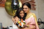 Nandini Singh and Rekha at Kavita Singh Store, Mumbai on 24th March 2014_53316bbf07a10.jpg