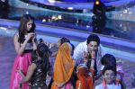 Varun Dhawan and Ileana DCruz on the sets of Lil Masters on Zee in Famous, Mumbai on 25th March 2014 (103)_5332c0055804d.JPG
