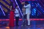 Varun Dhawan on the sets of Boogie Woggie grand finale in Malad, Mumbai on 25th March 2014 (103)_5332c4b9afb26.JPG