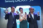 Freida Pinto at Samsung s5 launch in Delhi on 27th March 2014 (62)_533568f066ede.JPG