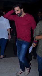 Akshay Kumar snapped entering a suburban hotel in Mumbai on 28th March 2014 (1)_5336b15cea45d.JPG
