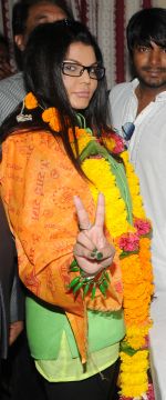 Rakhi Sawant will be contesting the Lok Sabha election battling for the position through Rashtriya Aam Party from the Mumbai North-West constituency on 28th March 2014 (10)_533667b150f07.JPG