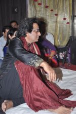 Talat Aziz at Music Mania_s Shaam -e-Qwwali in Mumbai on 30th March 2014 (8)_5338dc605f515.JPG