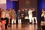 Amitabh Bachchan, Akshay Kumar, Farhan Akhtar, Ranbir Kapoor, Siddharth Malhotra, Manish Malhotra walk the ramp for Manish Malhotra Show Men for Mijwan in Mumbai on 1st April 2014 (27)_533bec3c361aa.JPG
