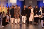 Amitabh Bachchan, Akshay Kumar, Farhan Akhtar, Ranbir Kapoor, Siddharth Malhotra, Manish Malhotra walk the ramp for Manish Malhotra Show Men for Mijwan in Mumbai on 1st April 2014 (4)_533bed6cd67b4.JPG