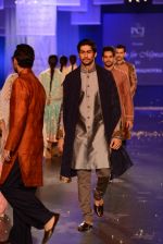 Model walk the ramp for Manish Malhotra Show Men for Mijwan in Mumbai on 1st April 2014 (185)_533bee282351b.JPG