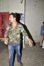 Akshay Kumar snapped with son Aarav and Vikas Oberoi as they watch Captain America in PVR, Mumbai on 6th April 2014 (6)_534299e60782d.JPG