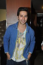 Varun Dhawan snapped with fans in PVR, Mumbai on 5th April 2014 (10)_5342ad97cb80d.JPG