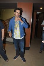 Varun Dhawan snapped with fans in PVR, Mumbai on 5th April 2014 (12)_5342acf50ea16.JPG
