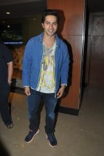 Varun Dhawan snapped with fans in PVR, Mumbai on 5th April 2014 (13)_5342acfd7af1d.JPG