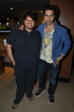 Varun Dhawan snapped with fans in PVR, Mumbai on 5th April 2014 (9)_5342ace366b35.JPG