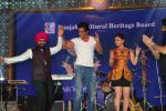 Charan Singh Sapra, Sonu Sood With Rashmi Desai (3)_5349231ec0cb7.jpg