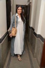 Sona Mohapatra at Aamir Khan_s sister Nikhat Khan art showcase in Cymroza art gallery, Mumbai on 11th April 2014 (63)_534a004466dde.JPG