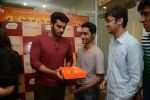 Arjun Kapoor promote 2 states at Go mad over donuts in Mumbai on 17th April 2014 (15)_535171b7c16d5.jpg