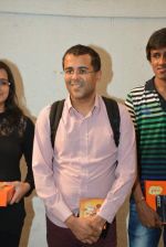 Chetan Bhagat promote 2 states at Go mad over donuts in Mumbai on 17th April 2014 (82)_5351724fb575c.jpg