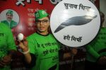 Rakhi Sawant officially announcing her political party Rashtriya Aam Party unveiled her party symbol as Green Chilli on 18th April 2014 (6)_53523dc875bb3.JPG