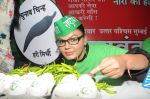 Rakhi Sawant officially announcing her political party Rashtriya Aam Party unveiled her party symbol as Green Chilli on 18th April 2014 (9)_53523e29e7199.JPG