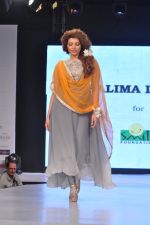 Shama Sikander walks for Sonakshi Raaj at Save Girl Child show in ITC Parel, Mumbai on 19th April 2014 (236)_535399ebeb07a.JPG