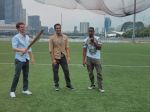 Andrew Garfield, Samir Kochhar and Jamie Foxx shooting for the special episode of  Sony MAX Extraaa Innings_5355f5e7575f7.png