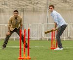 Samir Kochhar with Andrew Garfield playing cricket for the special episode of  Sony MAX Extraaa Innings 1_5355f676dbd0f.jpg