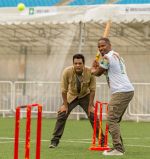 Samir Kochhar with Jamie Foxx playing cricket for the special episode of  Sony MAX Extraaa Innings_5355f6d2bbd9c.jpg
